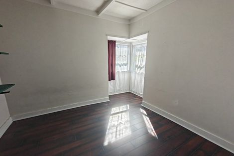 Photo of property in 2/84 Lynwood Road, New Lynn, Auckland, 0600