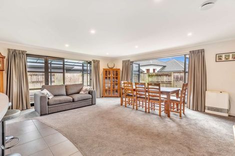 Photo of property in 15 Trump Place, Kelvin Grove, Palmerston North, 4414
