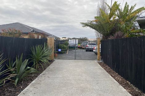 Photo of property in 9 Ingleby Place, Kelston, Auckland, 0602