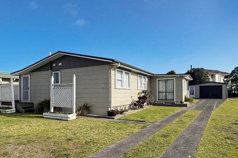 Photo of property in 49 Thomas Place, Foxton Beach, Foxton, 4815