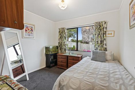 Photo of property in 3 Lantana Road, Green Bay, Auckland, 0604