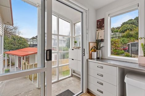 Photo of property in 13 Bracken Street, New Plymouth, 4310