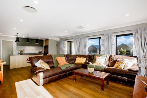 Photo of property in 24 Queen Charlotte Drive, Aotea, Porirua, 5024