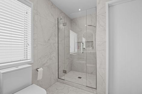 Photo of property in 114 Fairview Avenue, Fairview Heights, Auckland, 0632