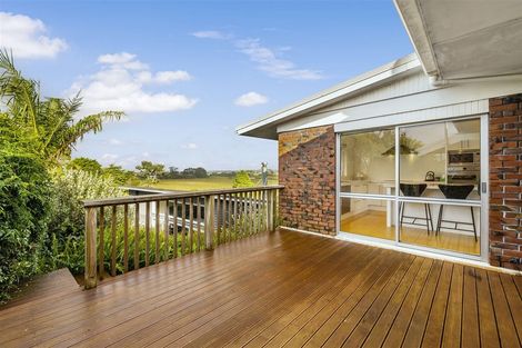 Photo of property in 17 Edgerton Road, Te Atatu Peninsula, Auckland, 0610