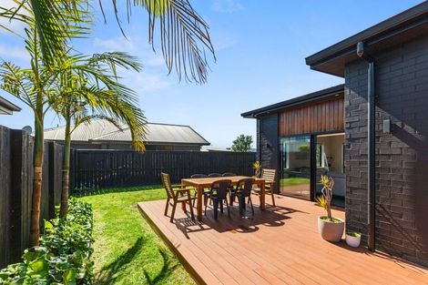 Photo of property in 22 Awatira Drive, Papamoa Beach, Papamoa, 3118