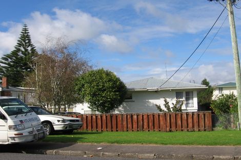 Photo of property in 11 Graham Avenue, Te Atatu Peninsula, Auckland, 0610