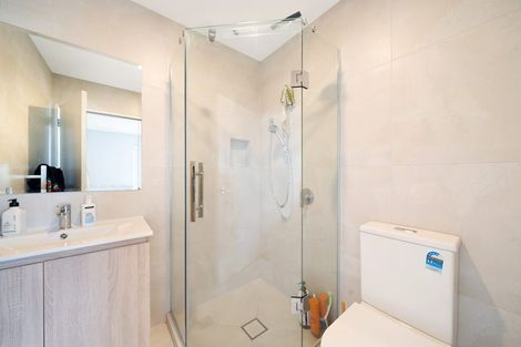 Photo of property in 8/105 Hobsonville Road, West Harbour, Auckland, 0618