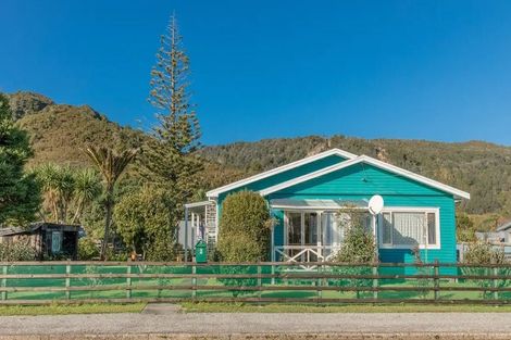 Photo of property in 2 Curtis Street, Hector, 7822