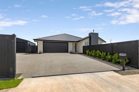Photo of property in 1 Corsica Court, Fitzherbert, Palmerston North, 4410