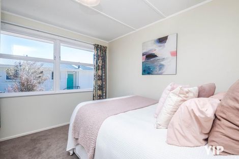 Photo of property in 18 Jane Grove, Paparangi, Wellington, 6037