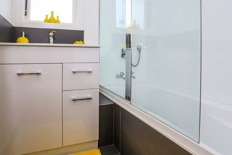 Photo of property in 14 Mackenzie Street, Te Atatu South, Auckland, 0610