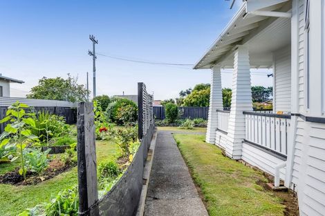 Photo of property in 8 Lincoln Street, Patea, 4520