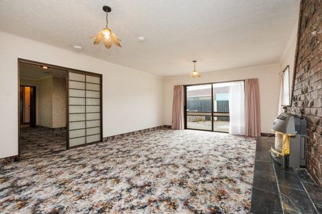 Photo of property in 2 Hillcrest Drive, Kelvin Grove, Palmerston North, 4414