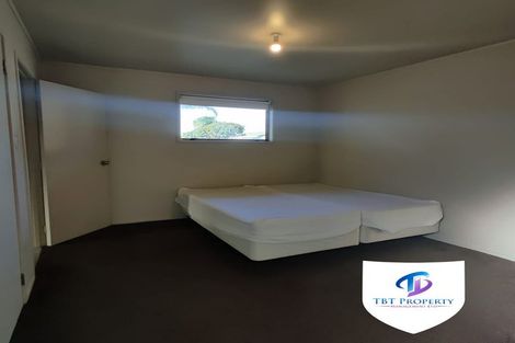 Photo of property in 2/41 Challen Close, Conifer Grove, Takanini, 2112
