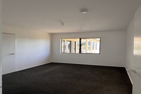 Photo of property in 1 Loughanure Place, Massey, Auckland, 0614