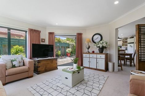 Photo of property in 30 Fairview Terrace, Waipahihi, Taupo, 3330