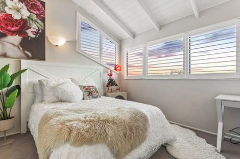 Photo of property in 6 Oystergrove Road, West Harbour, Auckland, 0618