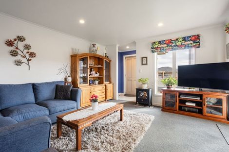 Photo of property in 55 Sovereign Isle Lane, Rototuna, Hamilton, 3210