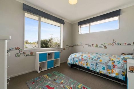 Photo of property in 25a Rewarewa Road, Te Atatu Peninsula, Auckland, 0610