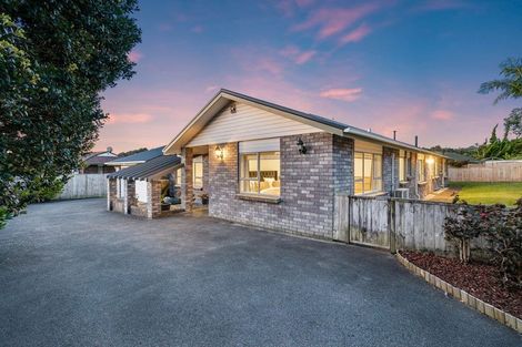 Photo of property in 8 Rarahu Place, The Gardens, Auckland, 2105