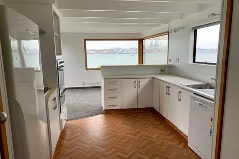 Photo of property in 5 Stanley Point Road, Stanley Point, Auckland, 0624