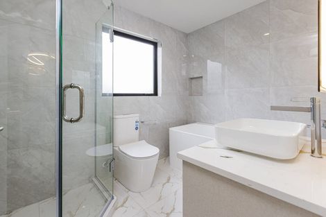 Photo of property in 2/287 Massey Road, Mangere East, Auckland, 2024