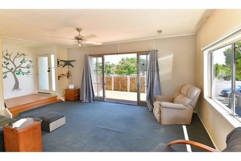 Photo of property in 11 Merida Place, Unsworth Heights, Auckland, 0632