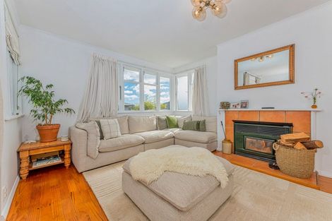 Photo of property in 10 Marie Crescent, Te Atatu South, Auckland, 0610