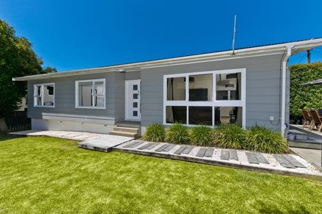 Photo of property in 7 Porter Avenue, Te Atatu South, Auckland, 0610