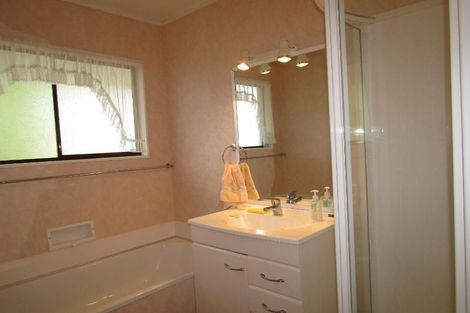 Photo of property in 10 Reeves Road, Acacia Bay, Taupo, 3330
