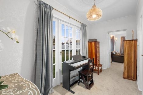 Photo of property in 24 Snowdon Road, Fendalton, Christchurch, 8052