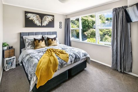 Photo of property in 1 Goddard Grove, Churton Park, Wellington, 6037
