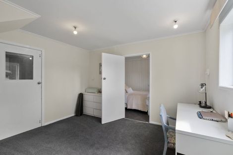 Photo of property in 10 Whitby Place, Westown, New Plymouth, 4310