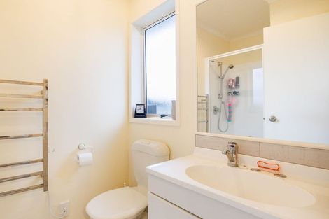 Photo of property in 1 Eton Place, Terrace End, Palmerston North, 4410