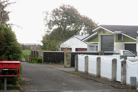 Photo of property in 24a Saint Ives Grove, Whalers Gate, New Plymouth, 4310
