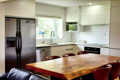 Photo of property in 4 Paton Avenue, Te Atatu South, Auckland, 0610