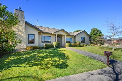 Photo of property in 48 Johnstone Drive, Fitzherbert, Palmerston North, 4410