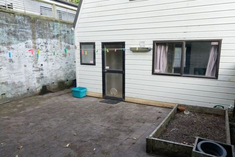 Photo of property in 24f2 Akatea Street, Berhampore, Wellington, 6023
