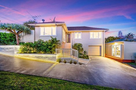 Photo of property in 1/30 Selwyn Crescent, Forrest Hill, Auckland, 0620