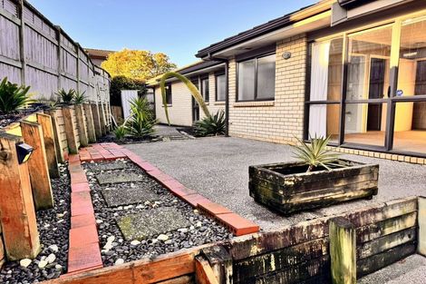 Photo of property in 2 Spring Valley Place, Oteha, Auckland, 0632