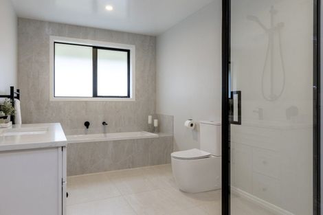 Photo of property in 40 King Road, Kinloch, Taupo, 3385