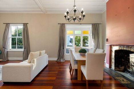 Photo of property in 128 Victoria Street, Cambridge, 3434