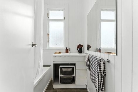 Photo of property in 9 Sydney Place, Whanganui, 4500