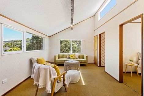 Photo of property in 40 Glanmire Road, Newlands, Wellington, 6037