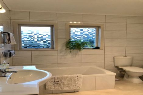 Photo of property in 9 Chelsea View Drive, Chatswood, Auckland, 0626