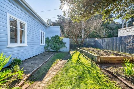 Photo of property in 35 Riddlers Crescent, Petone, Lower Hutt, 5012