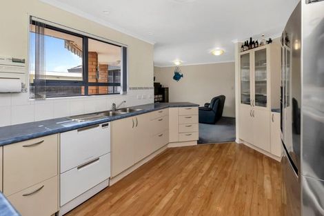Photo of property in 7 Kihi Place, Ruakaka, 0116
