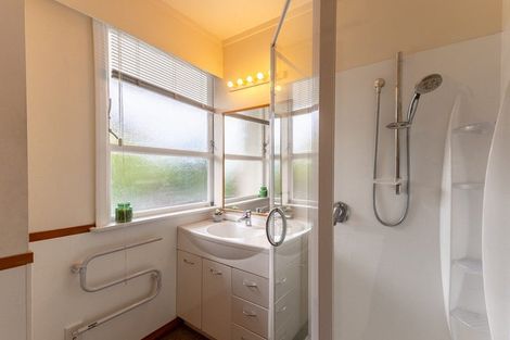 Photo of property in 16 Utauta Street, Waikanae, 5036