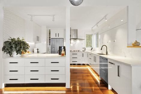 Photo of property in 49a The Esplanade, Eastern Beach, Auckland, 2012